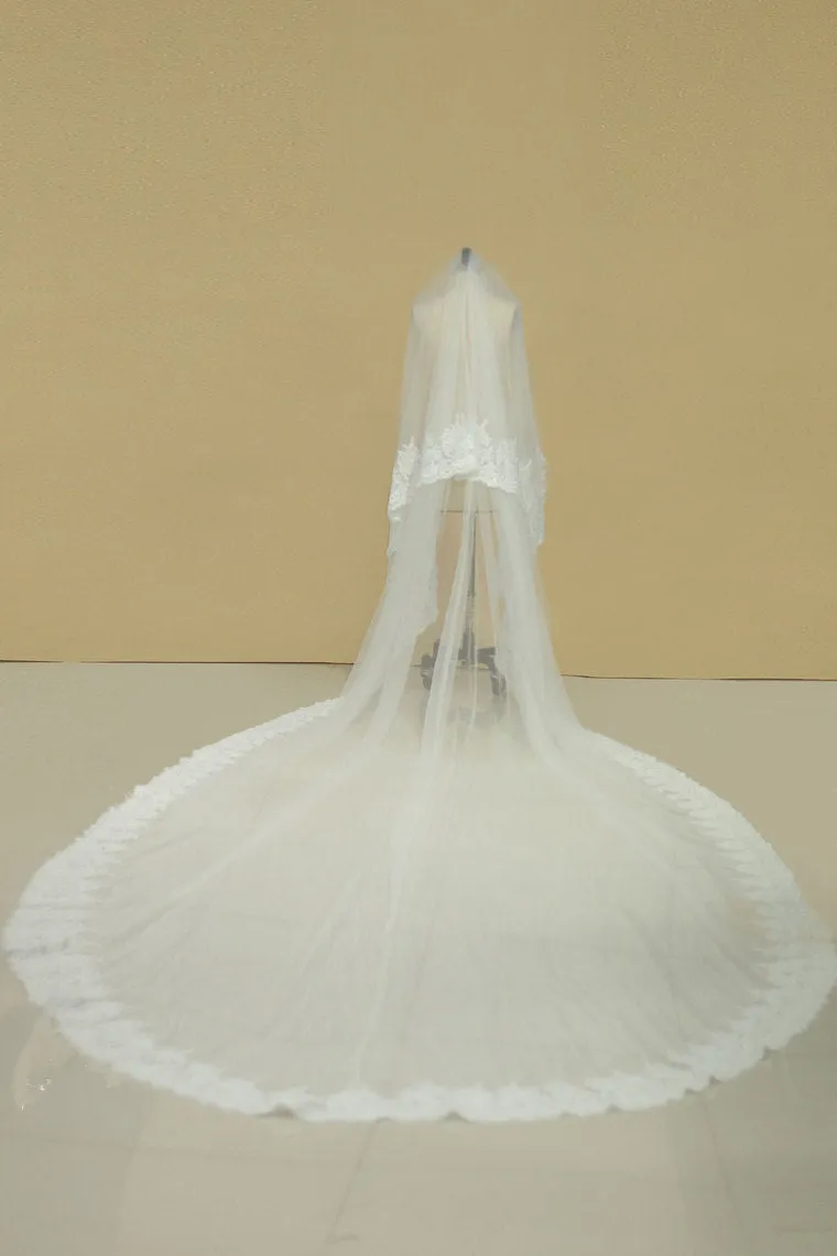 2024 Beautiful One-Tier Wedding Veils With Applique