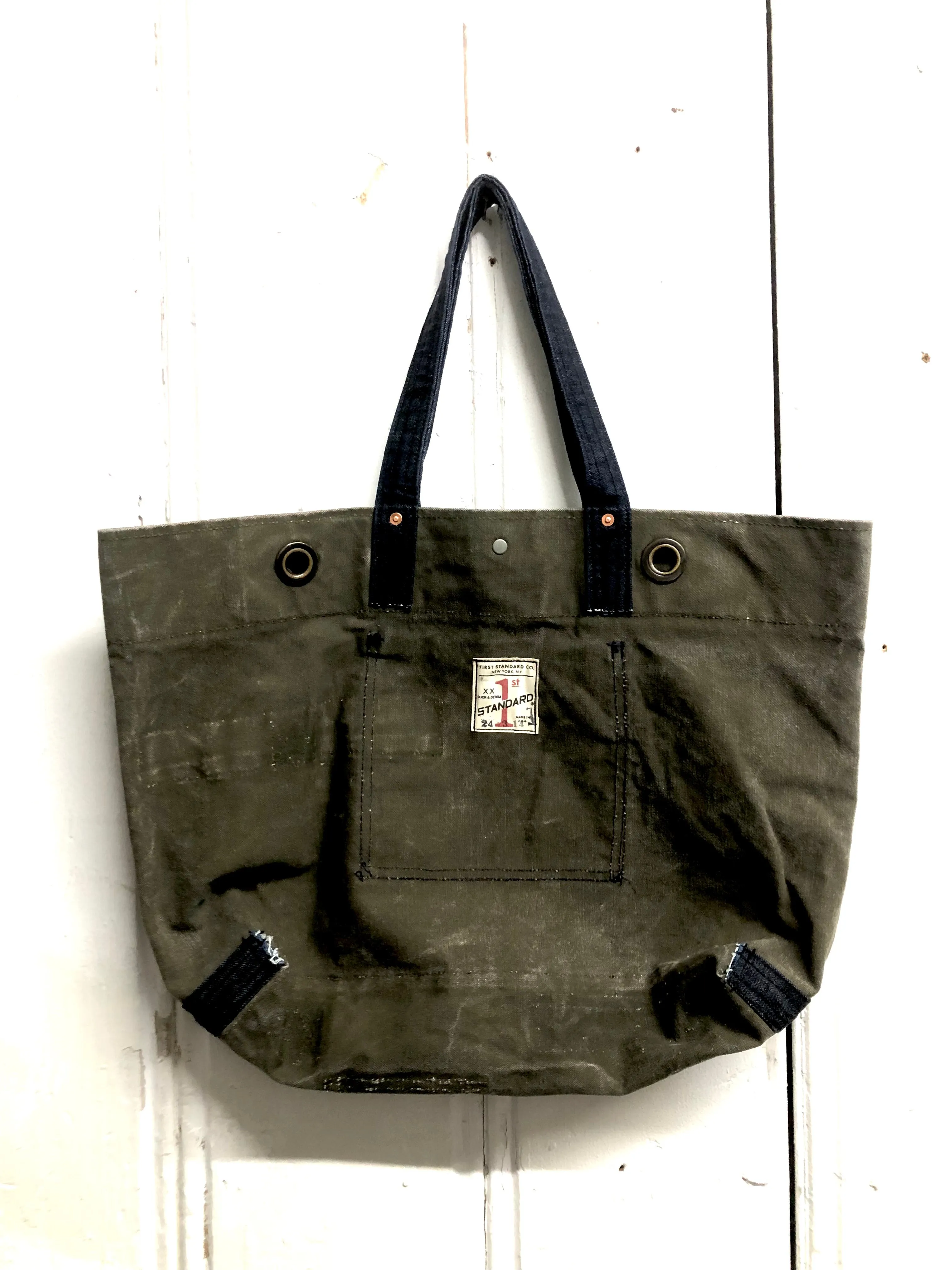 Carry-All Tote Bag / 24 3 14 1 /