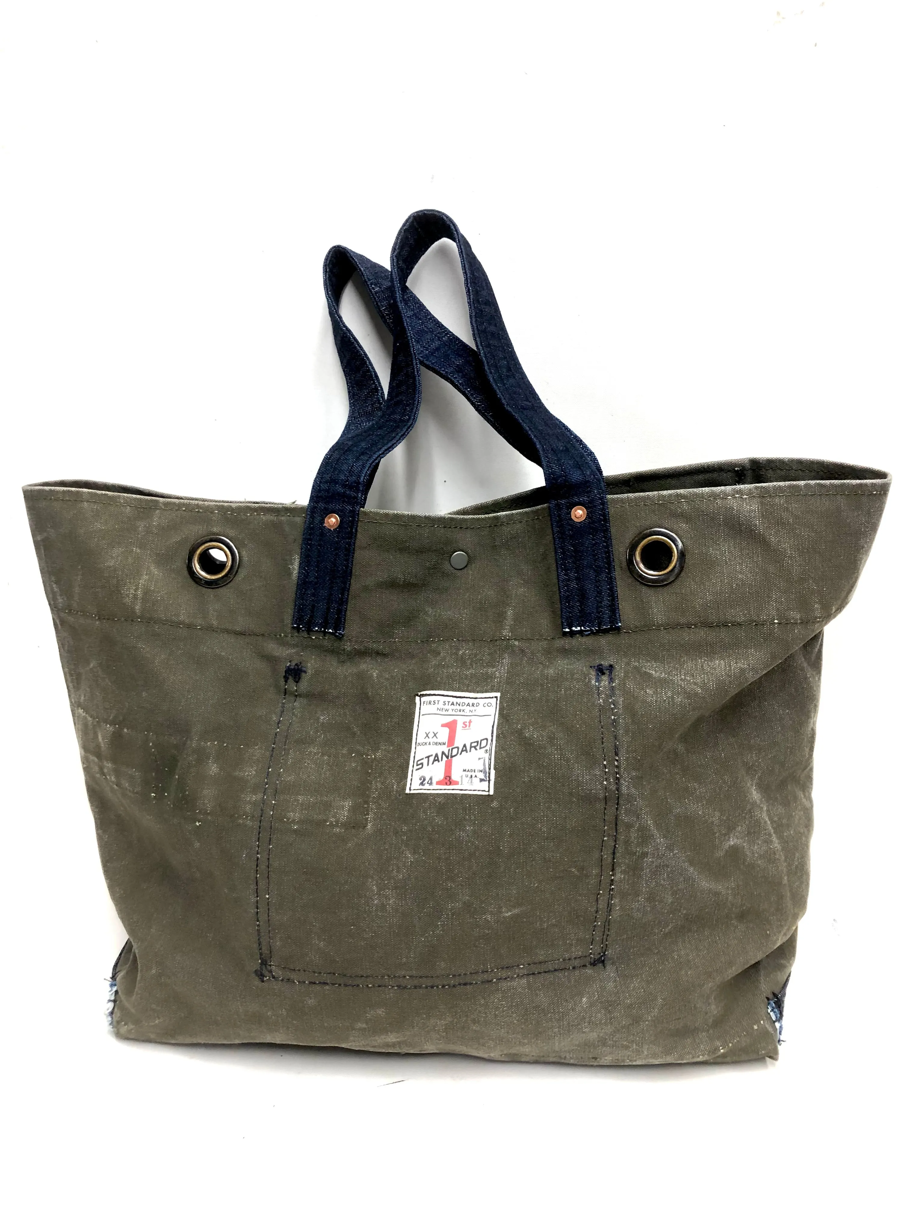 Carry-All Tote Bag / 24 3 14 1 /