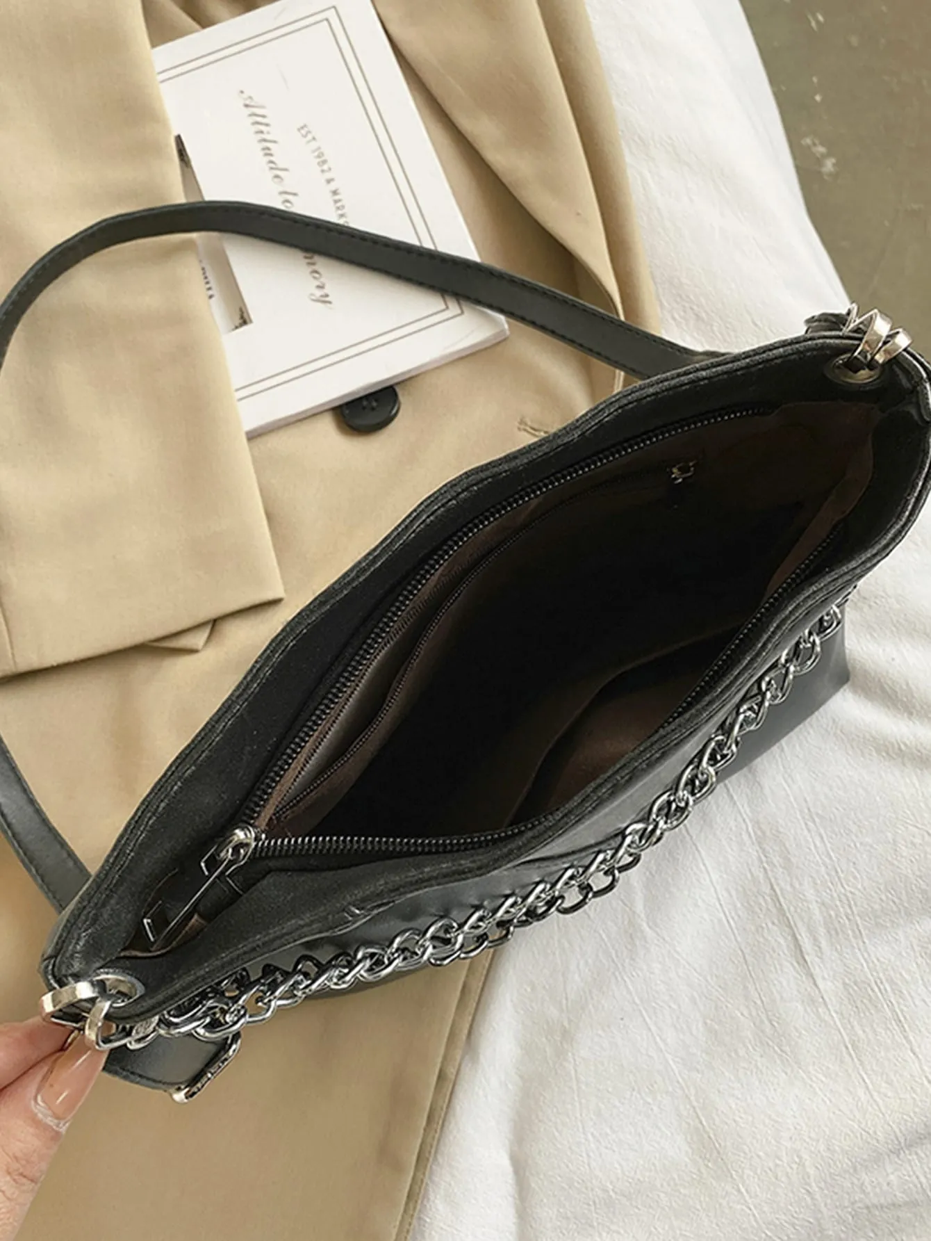 Chain Decor Shoulder Bag