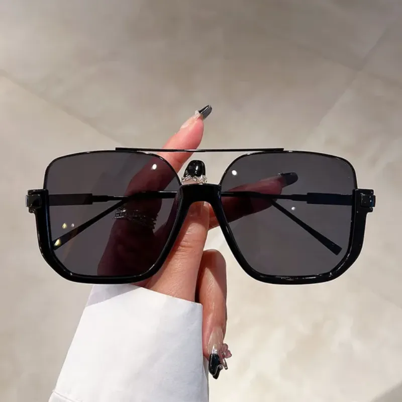 Chic Glare Oversized Sunnies