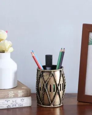 Chic Iron Pen Stand