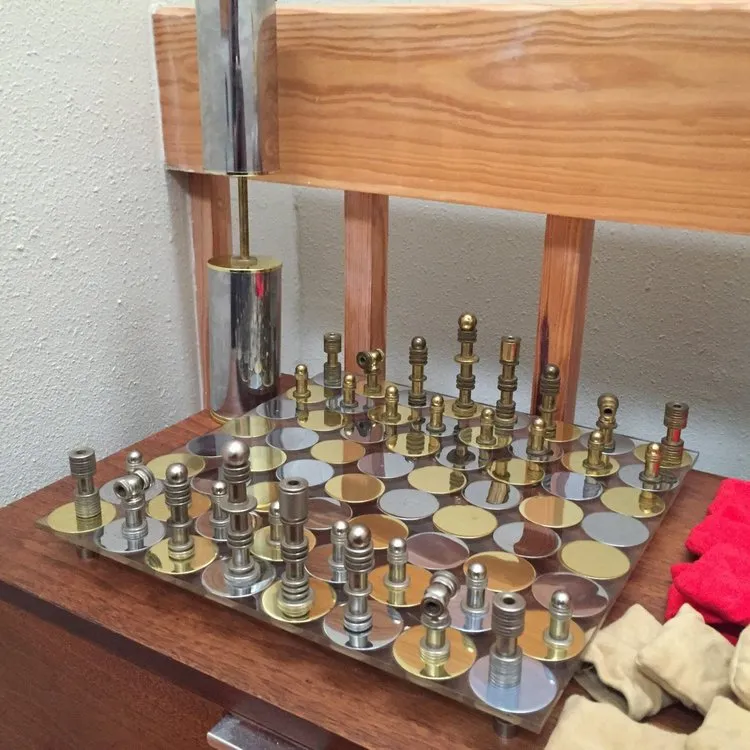 Jesse Dean chess set